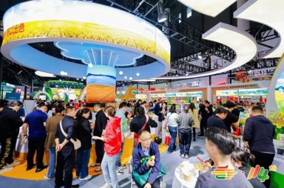 从“标准展位”到“特装展位”：新锐零食品牌如何升级参展层级？